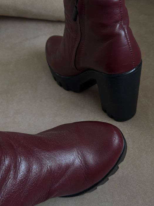 Бордові чобітки