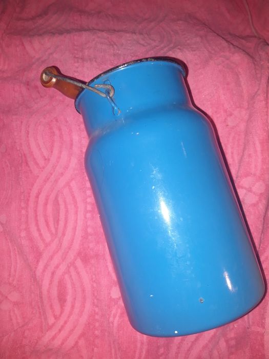 Винтажный эмалированный бидон для молока синего цвета СССР бидончик