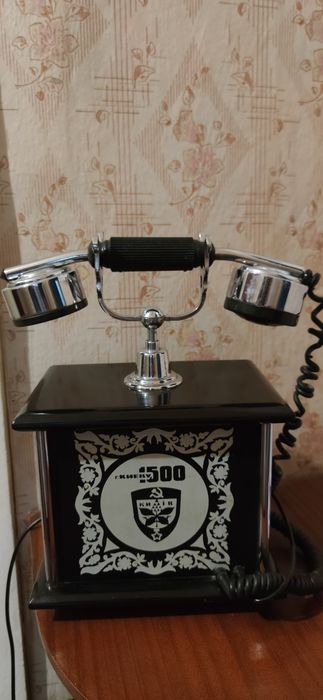 Старовинний телефон ретро, раритетний телефон антикварний
