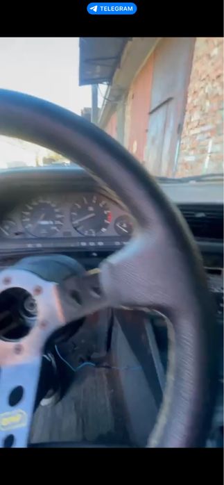 В продажі BMW E30