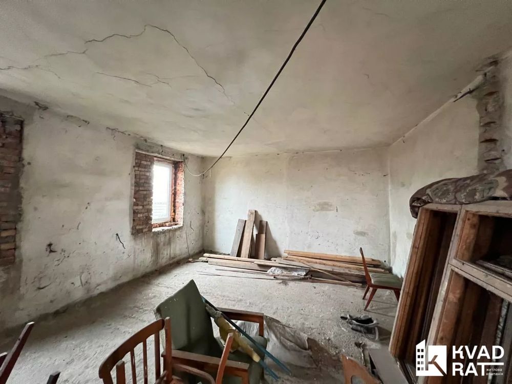 Продається будинок у центрі с. Єзупіль