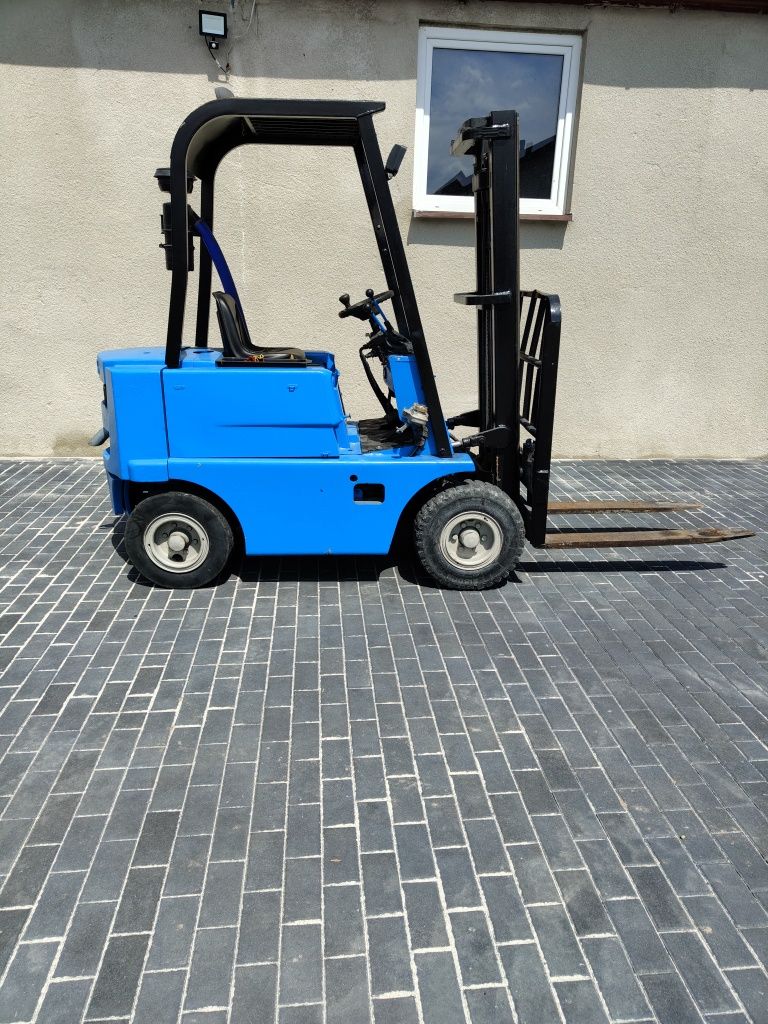 Wózek widłowy Clark zamiana na auto motocykl