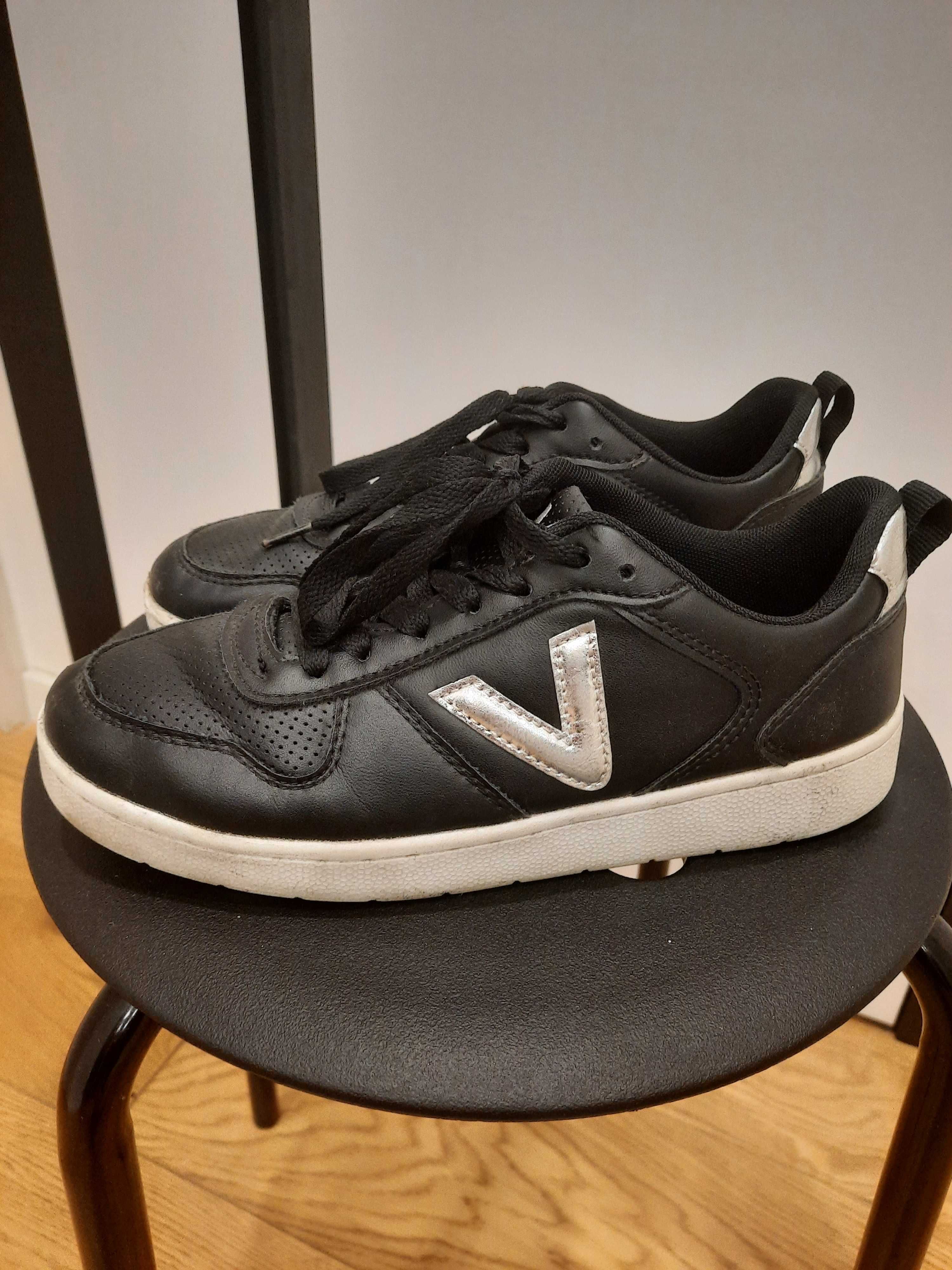 buty sportowe czarno białe
