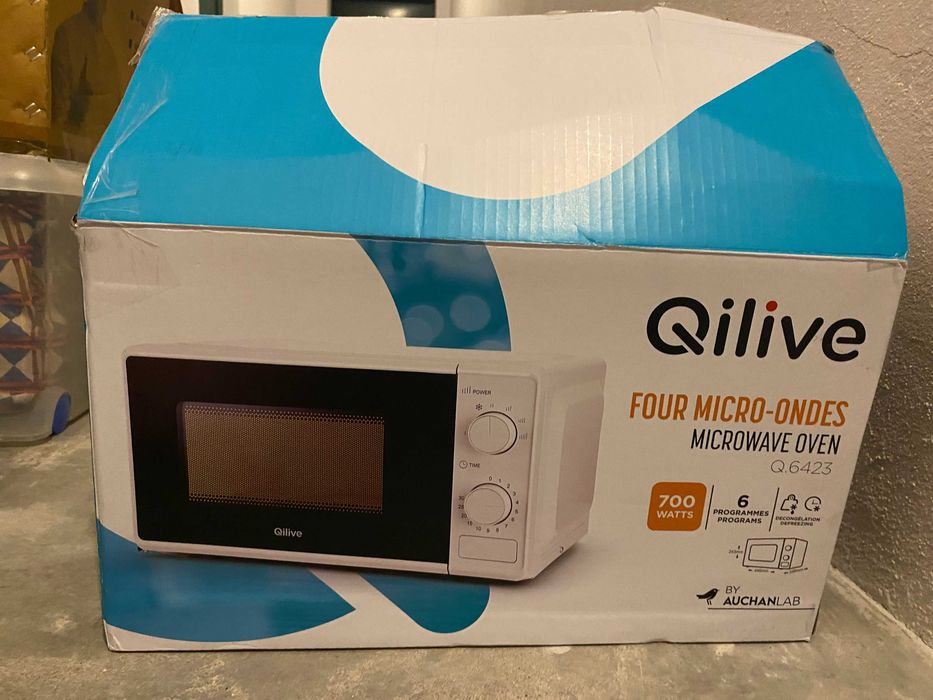 Micro-Ondas QILIVE com 6 níveis de potência.