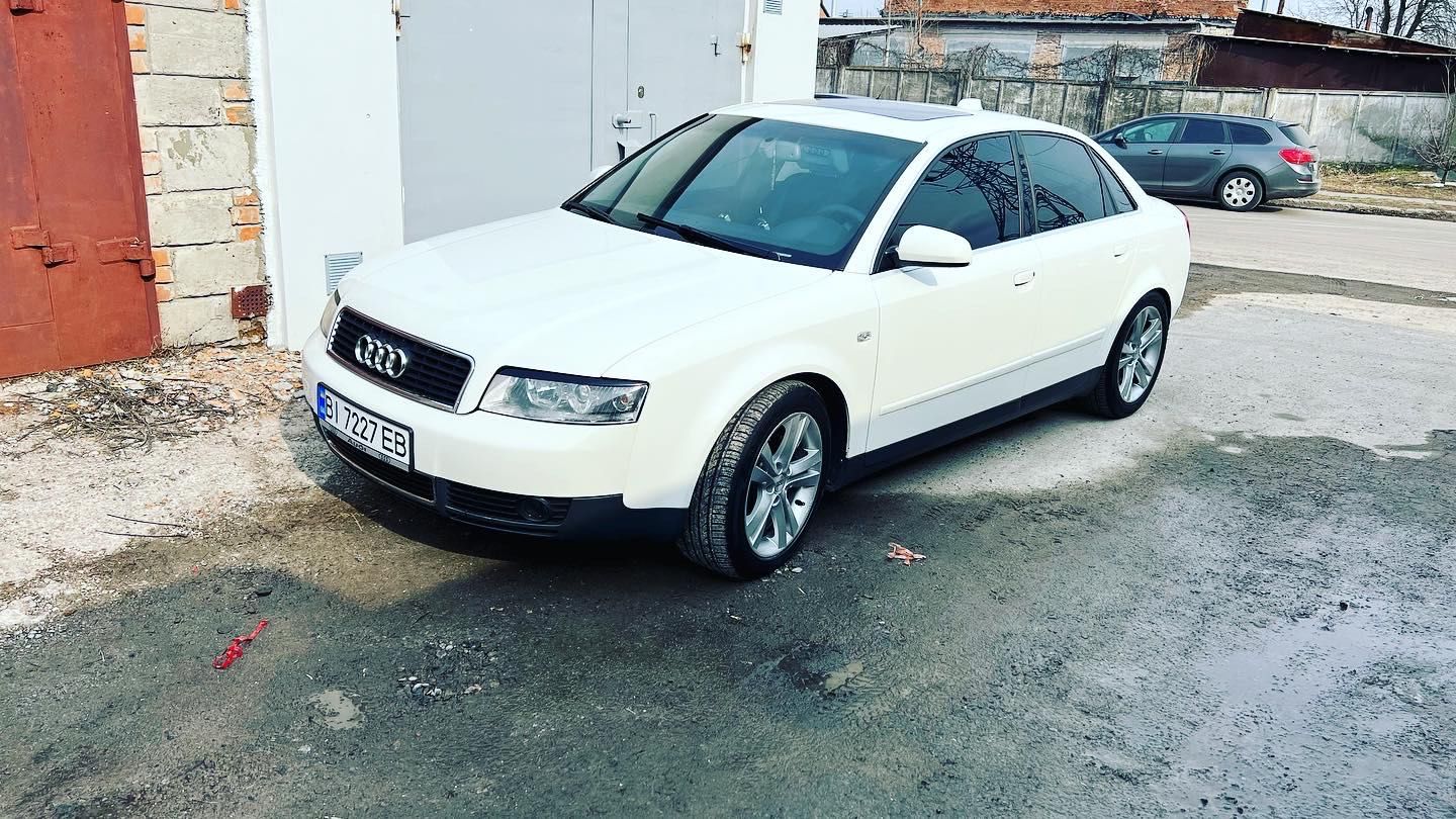 Ауді А4Б6 Quattro Легковий седан
