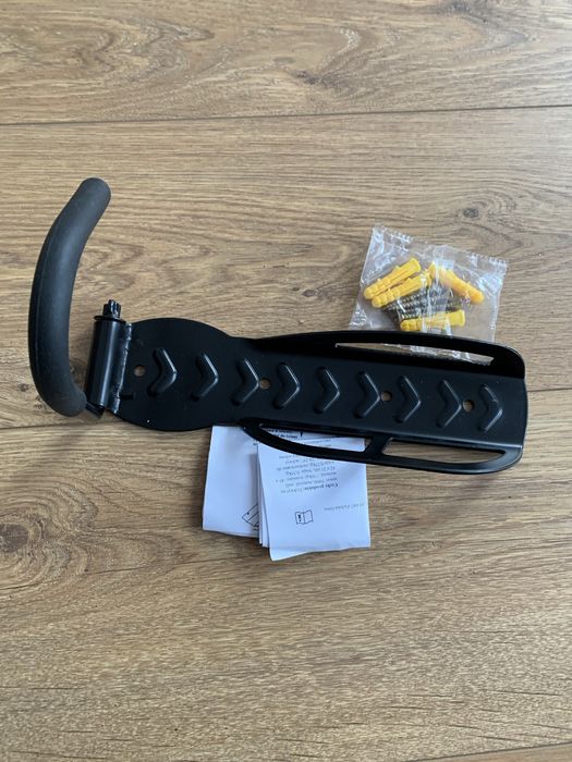 Wieszak do roweru na ścianę