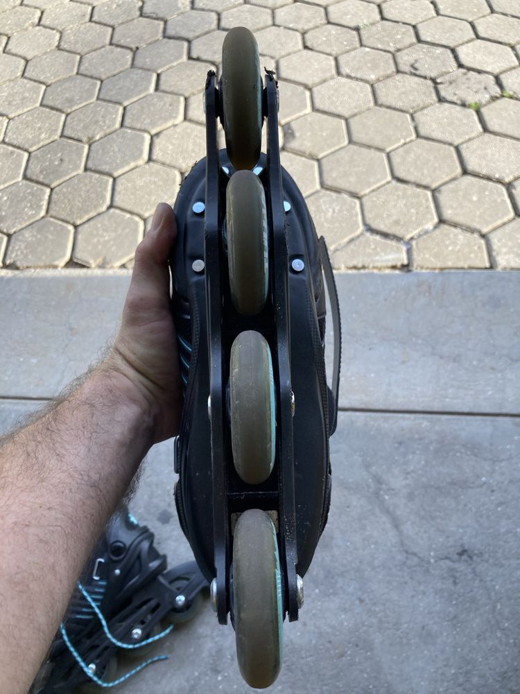 Patins em linha adulto.