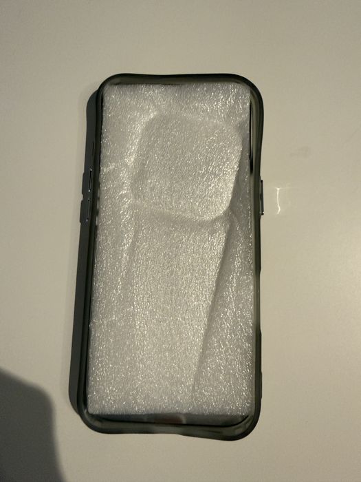 etui red bull iphone 16 pro