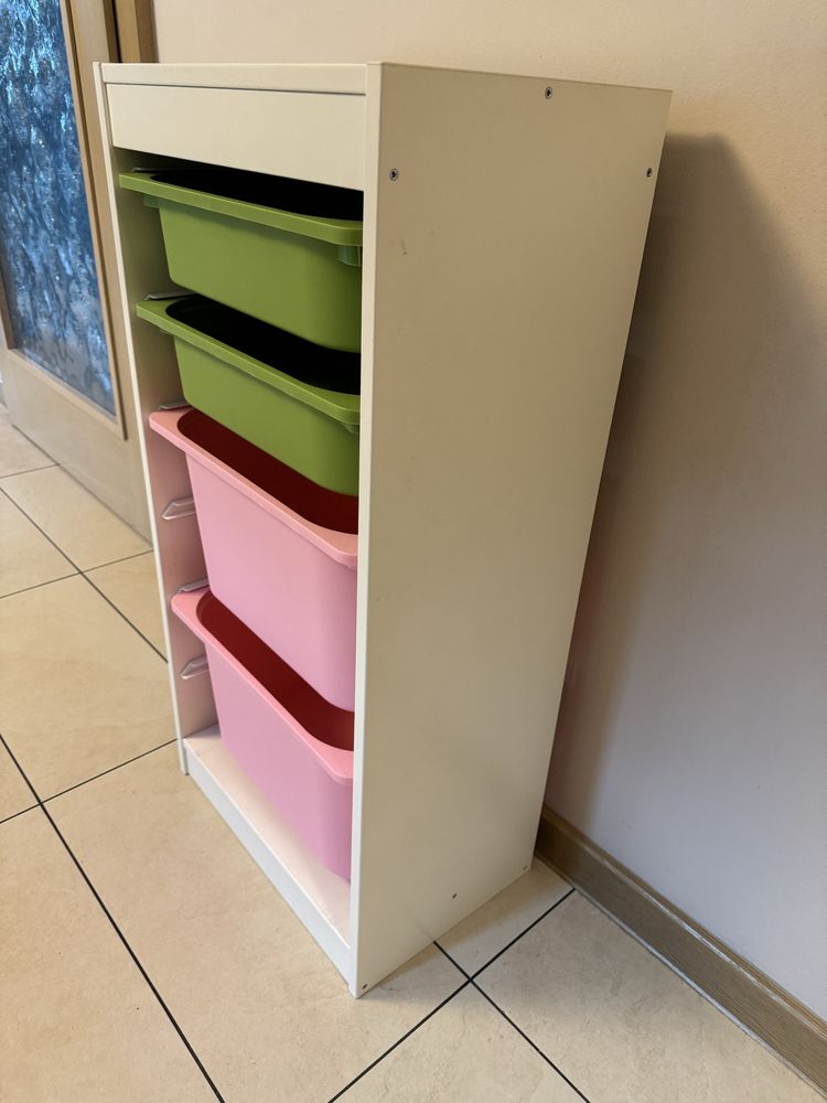 Szafka z Ikea z kolorowymi szufladami
