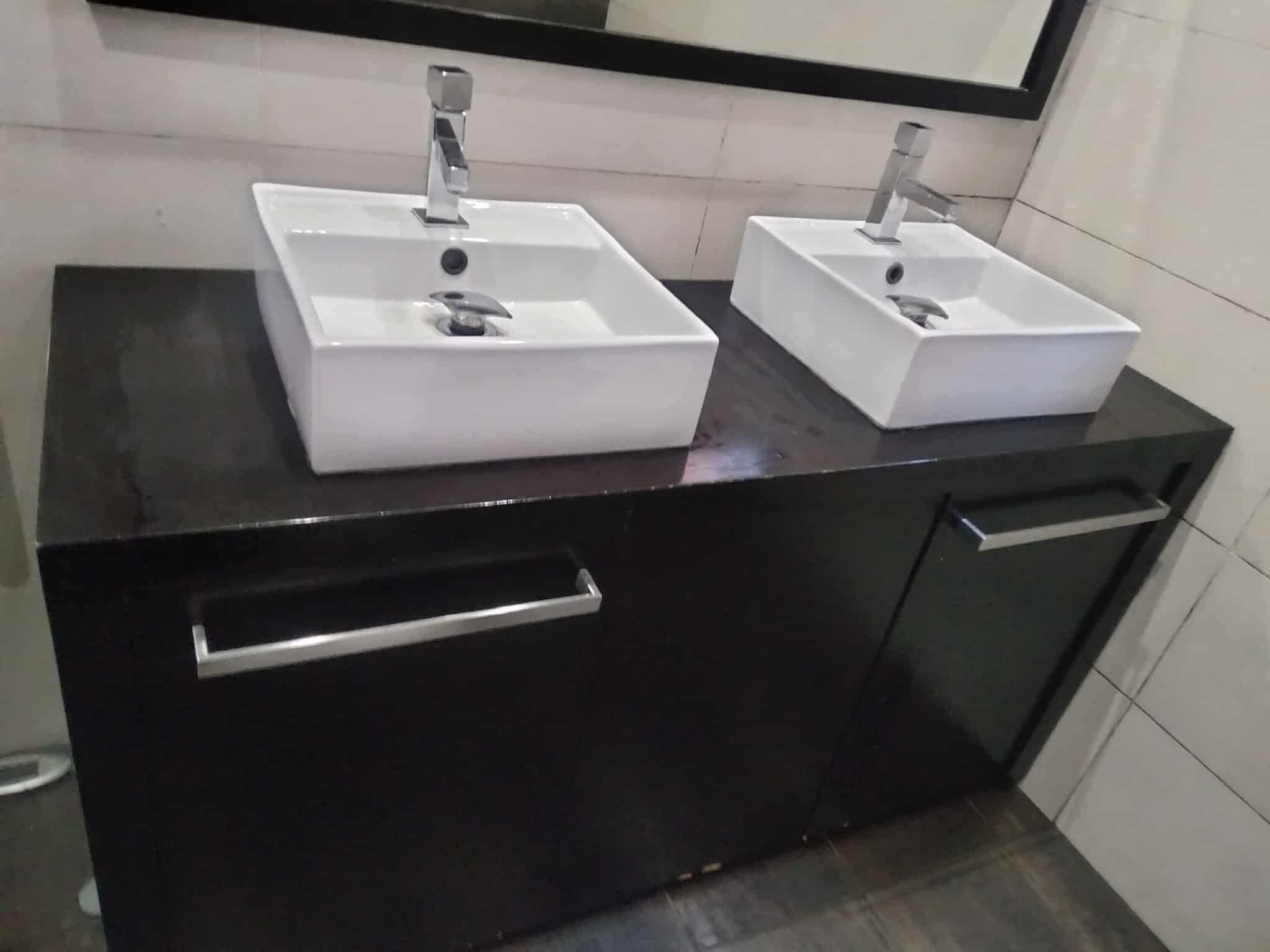 vendo móvel casa banho com espelho e lavatório
