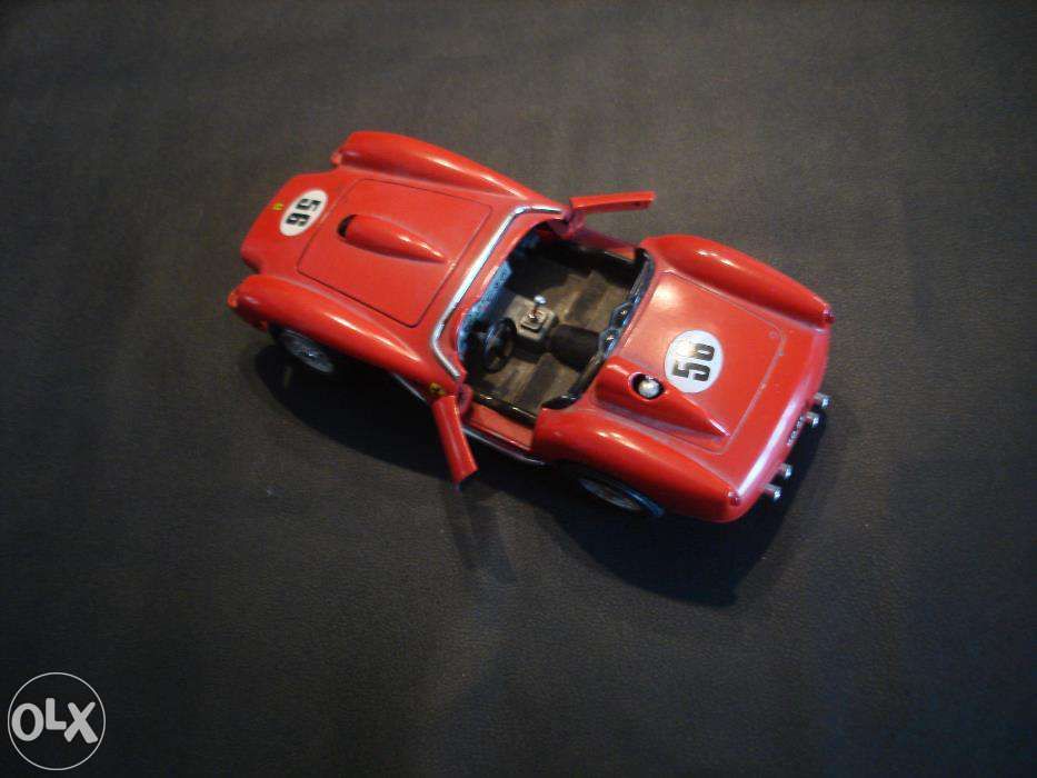 Automoveis miniaturas Ferraris de coleção