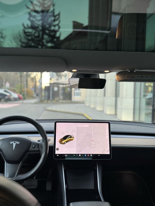 Оренда прокат авто Tesla Long Range прокат таксі електромобіля Тесла 3