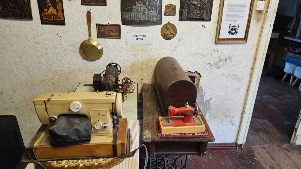 Zestaw zabytkowych maszyn do szycia – SINGER, ЧАЙКА, PRL