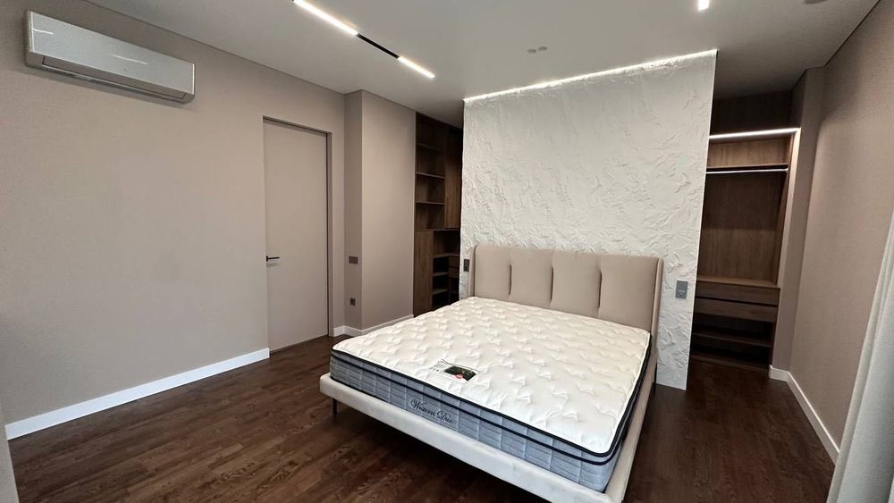 Продаж дизайнерської 2 км квартири в елітному ЖК Парус