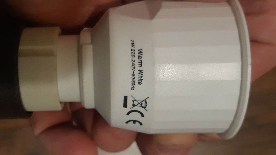 Oprawa z żarówka, lampa ,punkt świetlny