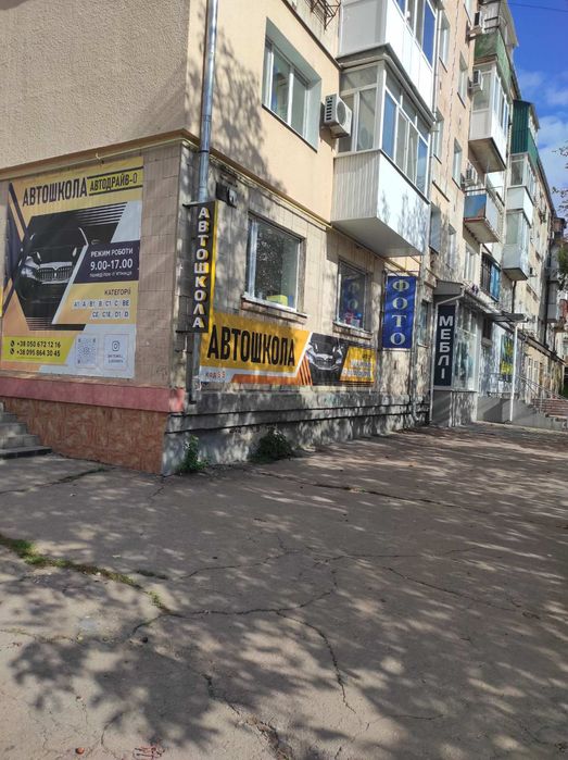 Продам приміщення, район Айсберг, з усіма зручностями.