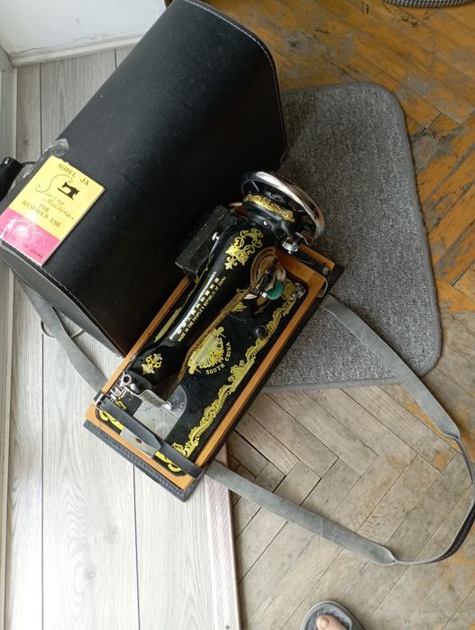 Швейная машинка (Китай) новая , с Эл . Приводом, в масле