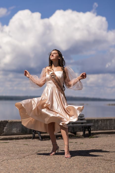 Святкова сукня для випускного останній дзвоник