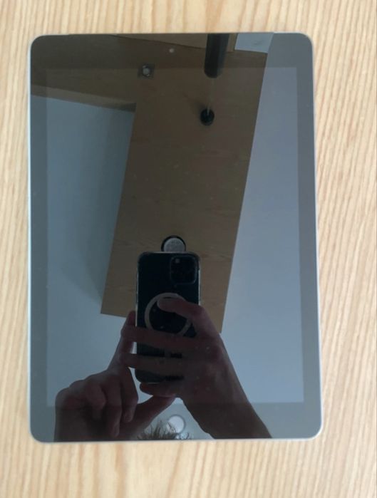 Ipad 6th gen 32 GB wifi+cellular