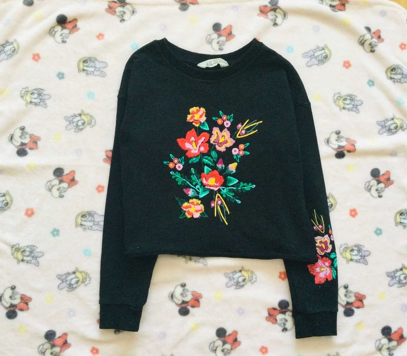 10-12 рок H&M укорочений світшот, колір чорний. вишивка гладдю