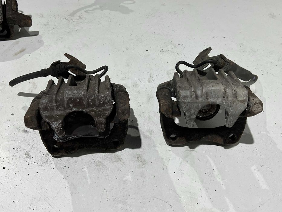 Суппорт Гольф 5 6 Шкода А5 Пассат Б6 Тоуран Кадди задний супорт