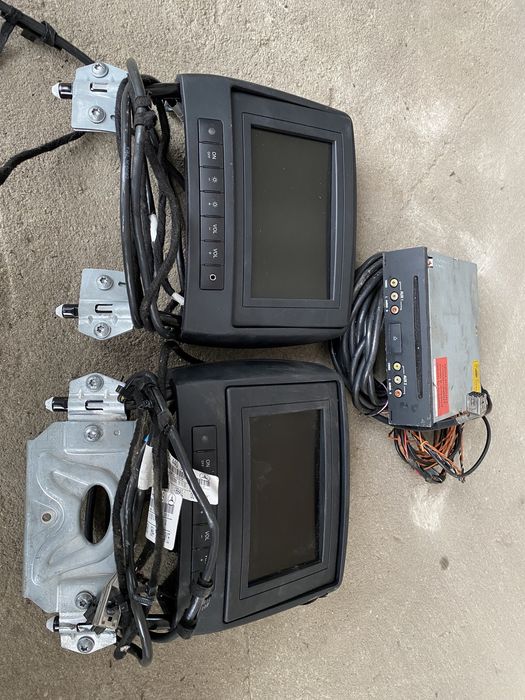 mercedes W251 monitory w zagłówki splitter