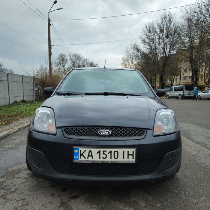 Продам Ford Fiesta в отличном состоянии.