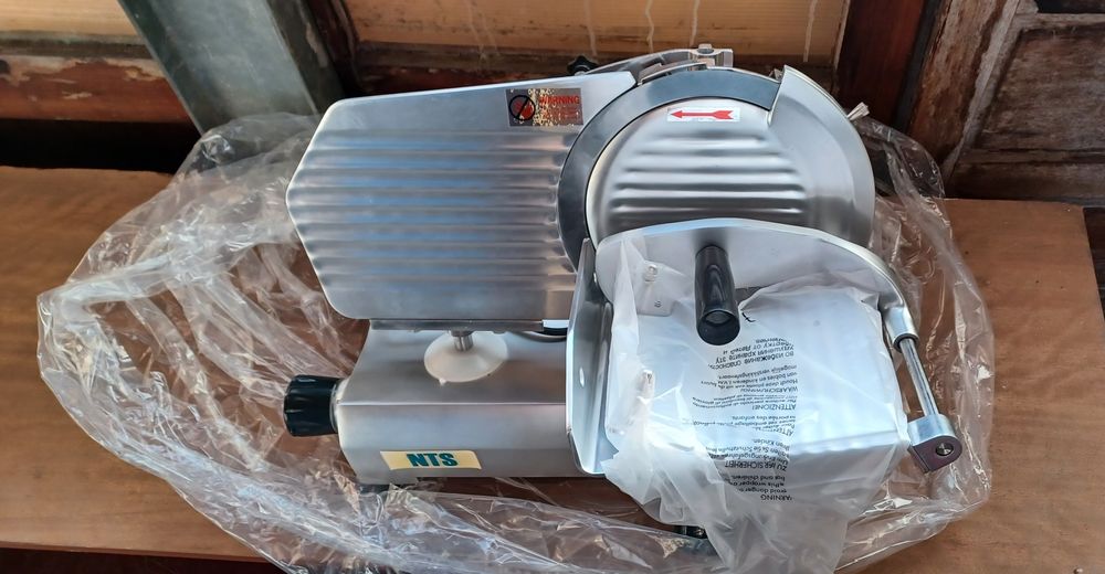 Vendo fiambreira nova