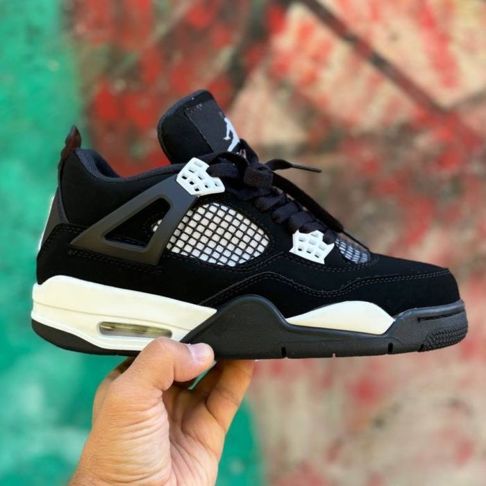 Кросівки чоловічі Nike Air Jordan 4 Retro White Thunder