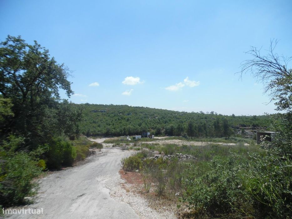 Terreno Urbano (destinado exploração de pedreira) - Ferreira do Zêzere