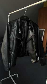Czarna krótka kurtka skórzana motocyklowa ramoneska Mohito rozmiar XS