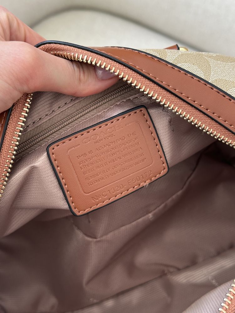 Сумка Coach Rowan Satchel In Signature Canvas бежева/руда