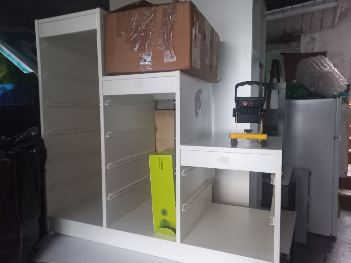Movel estante Trofast Ikea com as gavetas