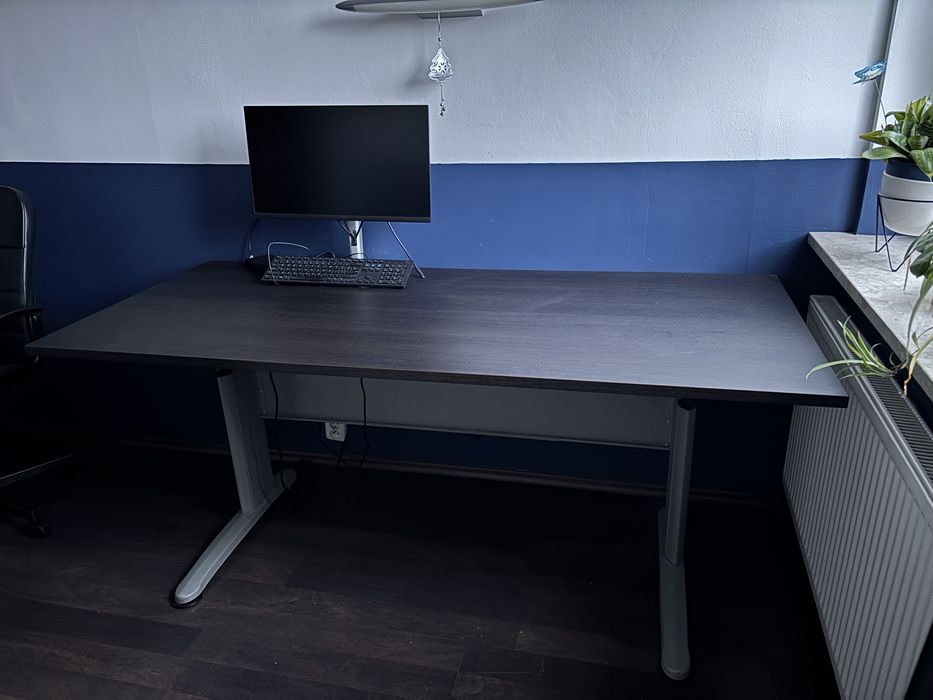 Biurko automatyczne, drewniane. Sprowadzone z zagranicy 80x180 cm