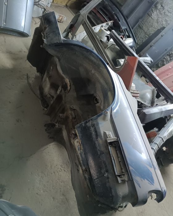 BMW E30 tylna lewa ćwiartka wąska lampa 4d