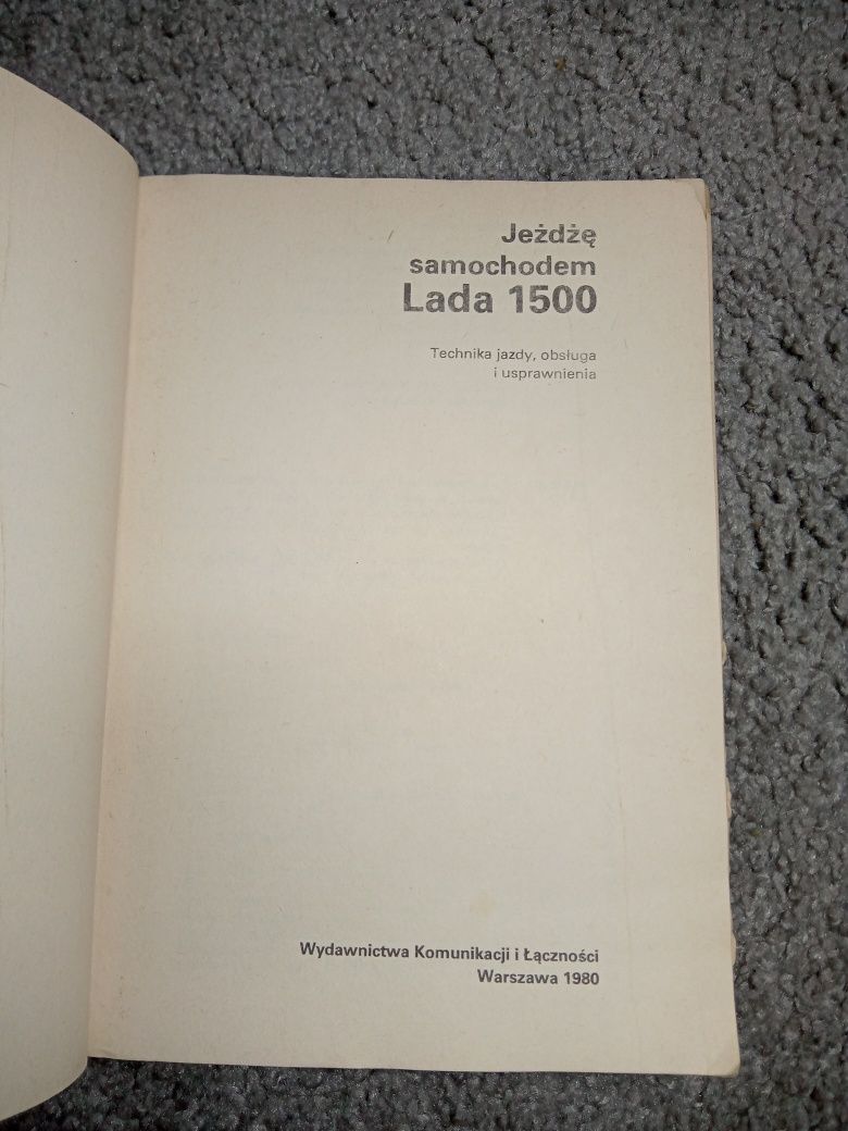 Książka jeżdżę samochodem Lada