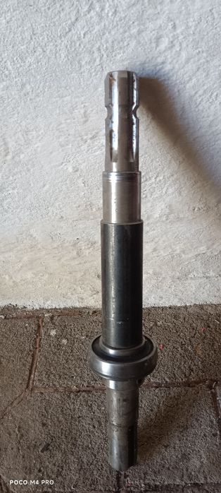 Eixo com ligação a tomada de força trator