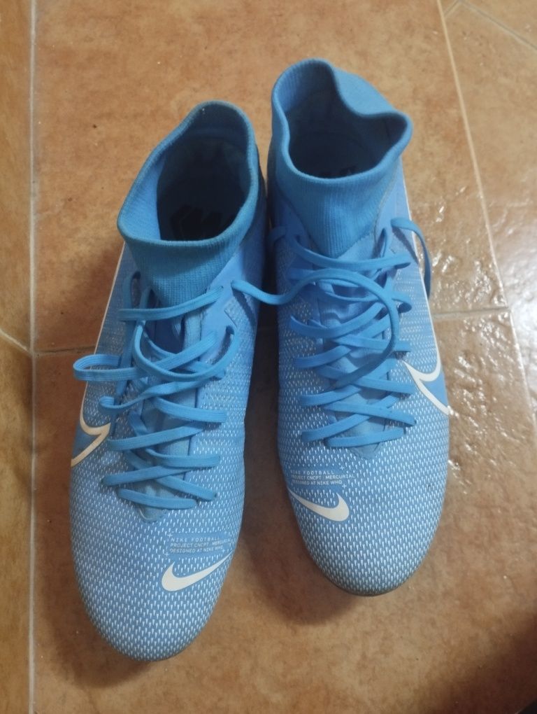 Chuteiras Mercurial Supreme