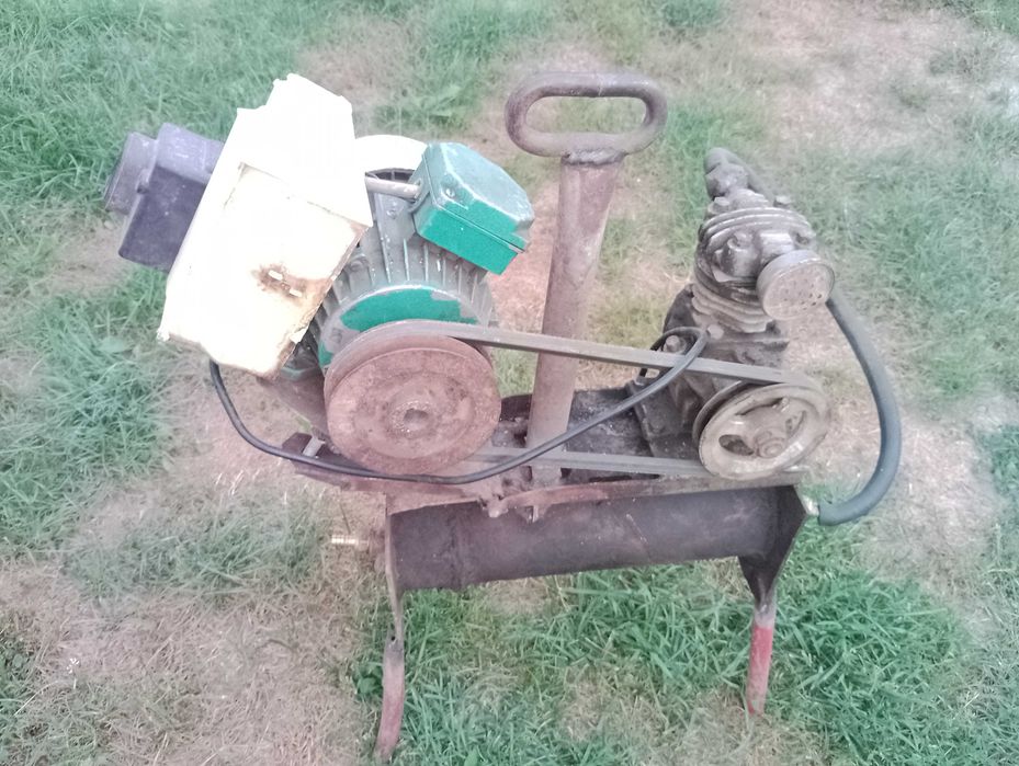 Побутовий однофазний компресор з ресивером