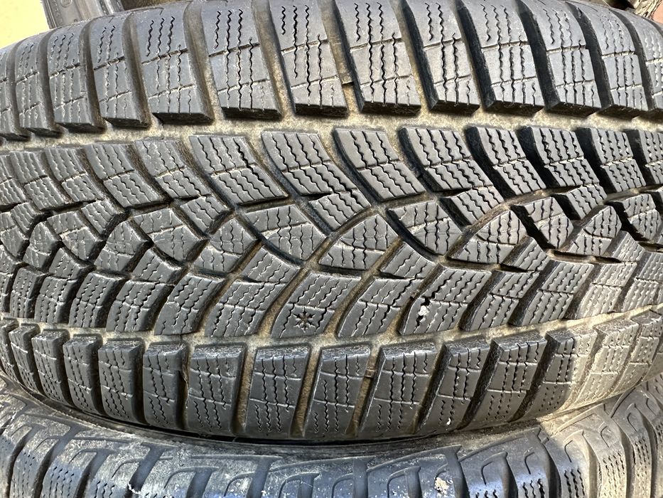 Колеса шини зима 4 шт 2021 рік 205/50 R17 GOODYEAR зима