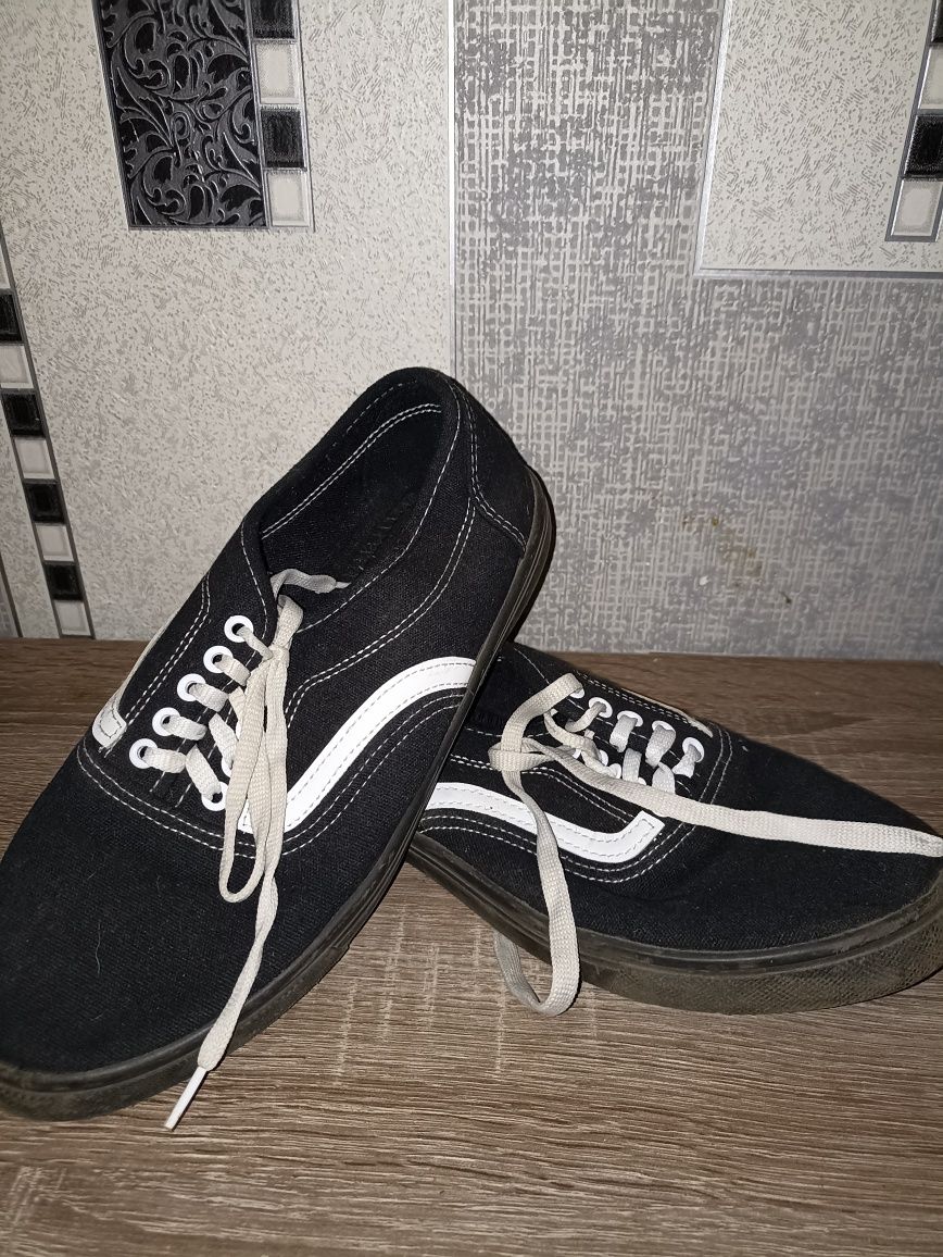 кеди на пододобие Vans