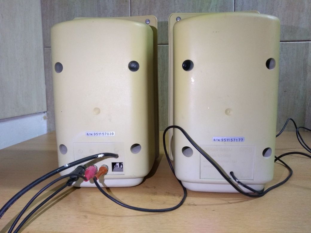 Głośniki kolumny głośnikowe Typhoon 15W 6 ohm