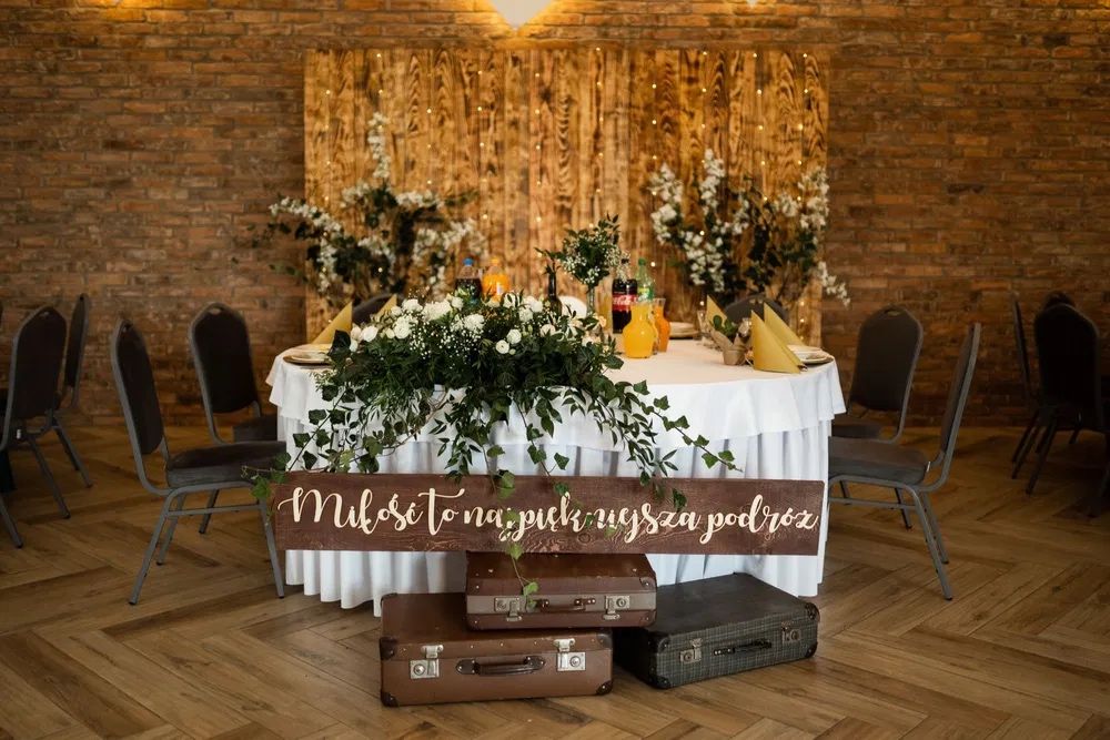 Napis miłość-wynajem dekoracji