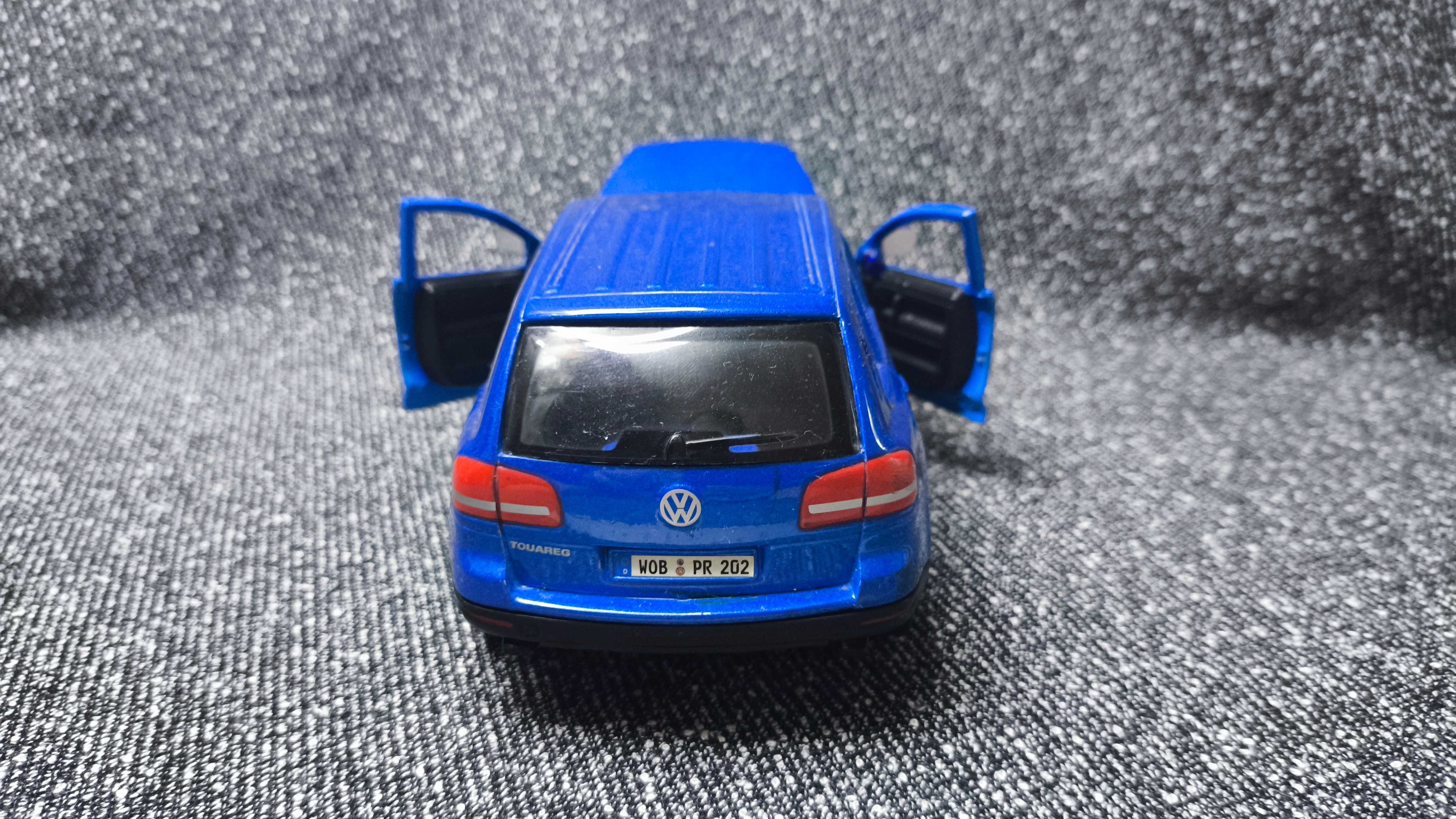 Модель Volkswagen Touareg масштаб 1:24 Bburago