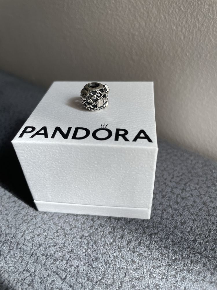 Charms Ażurowe łańcuszki z kłódkami True love Pandora