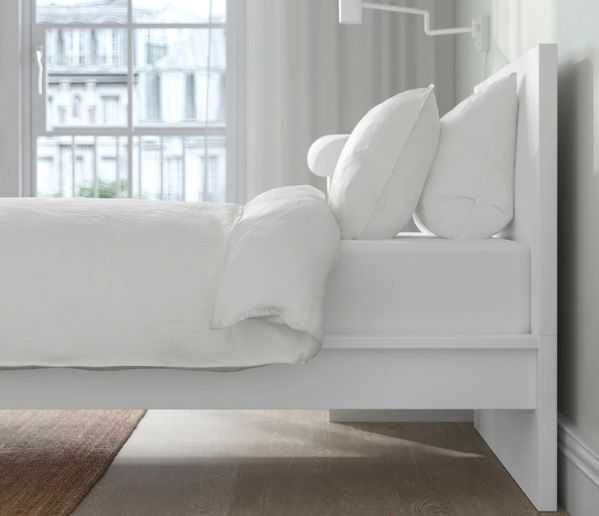 Cama / Estrado e colchão do IKEA