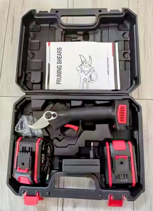 Tesoura de Poda Eléctrica Nova com 2x Baterias de 21V;