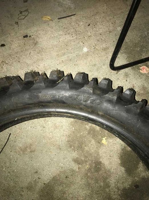 Pneu Pirelli Soft 410 (Areia) medida 100/90/19 NOVO