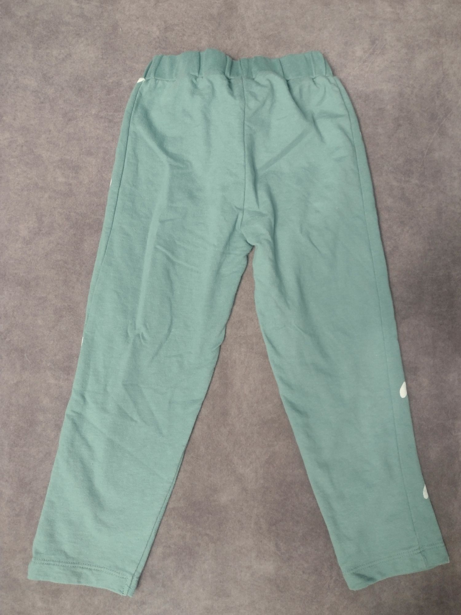Zielone spodnie dresowe dziewczęce