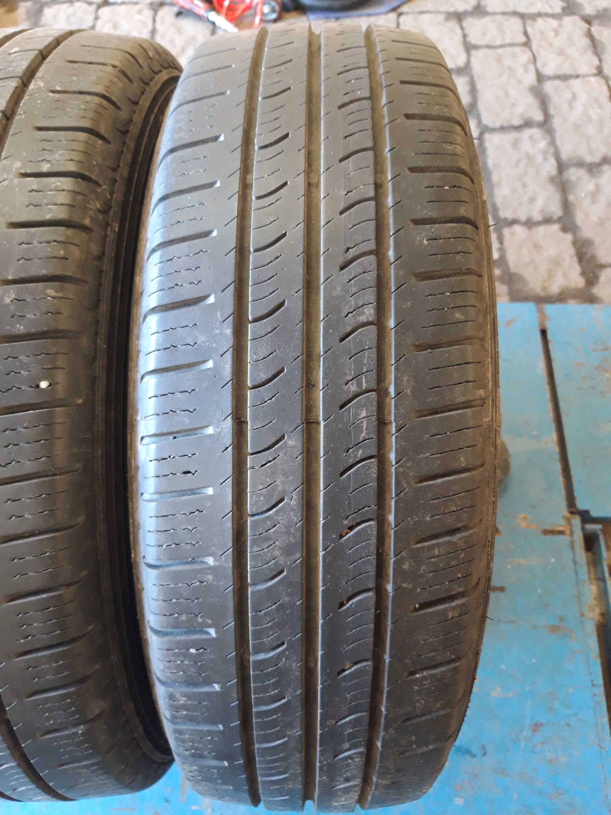 195/70/15 C 104/102R Pirelli Carrier All Season